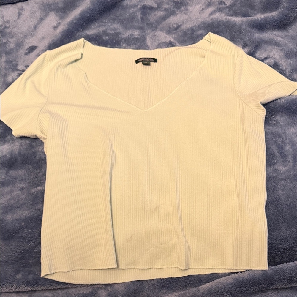 Wild Fable Light Green cropped V-Neck Short Sleeve Tee